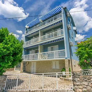 https://podvezanec.primorje-gorskikotar.com